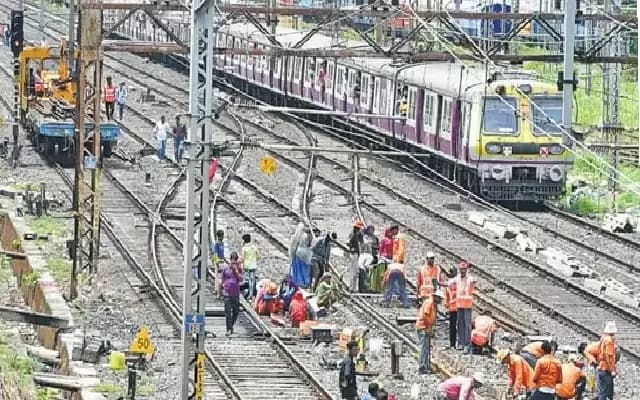 Technical Fault Disrupts Mumbai’s Morning Rush Hour Trains