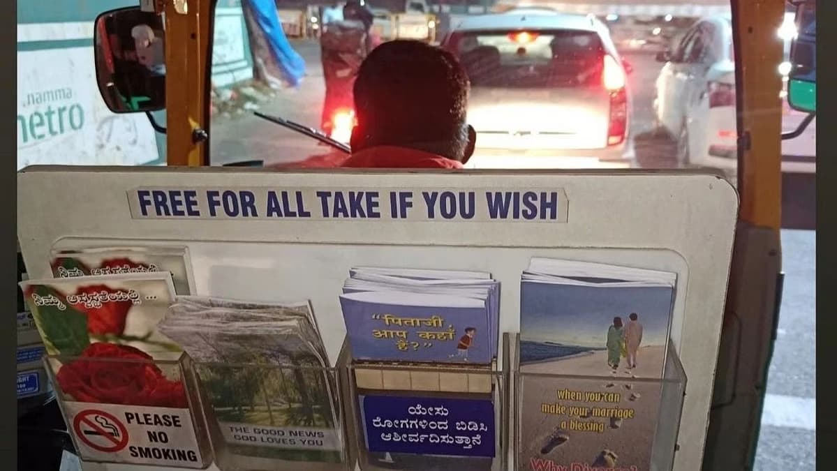 Bengaluru Auto Driver Turns Rickshaw into a Mini Library, Wins Hearts
