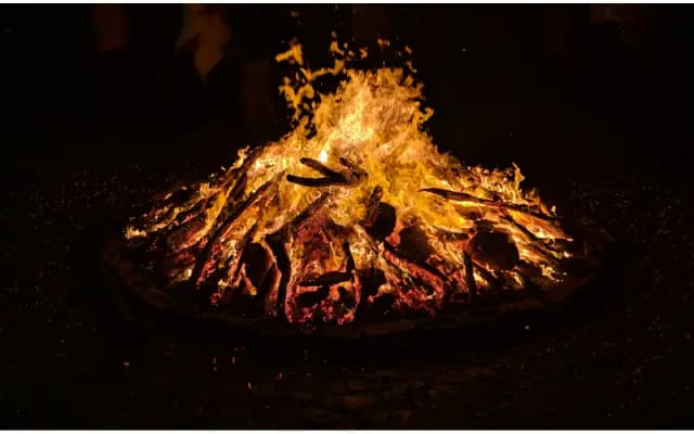 Tragic Incident in Surat: Three Girls Die After Inhaling Toxic Fumes from Bonfire