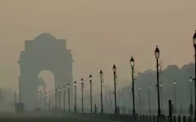 Delhi’s Air Quality Improves, Still Remains “Poor” Despite Improvements