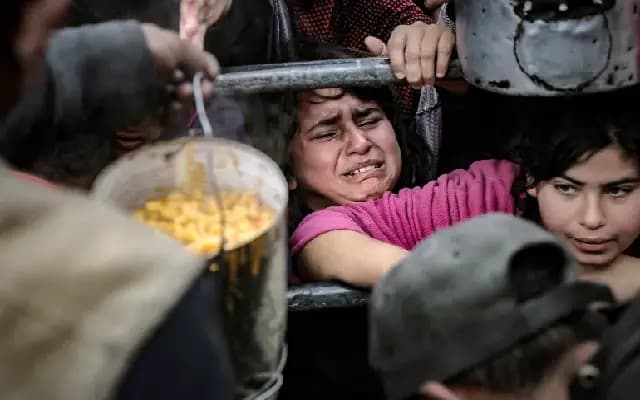 Desperate struggles for food in Gaza amid ongoing conflict