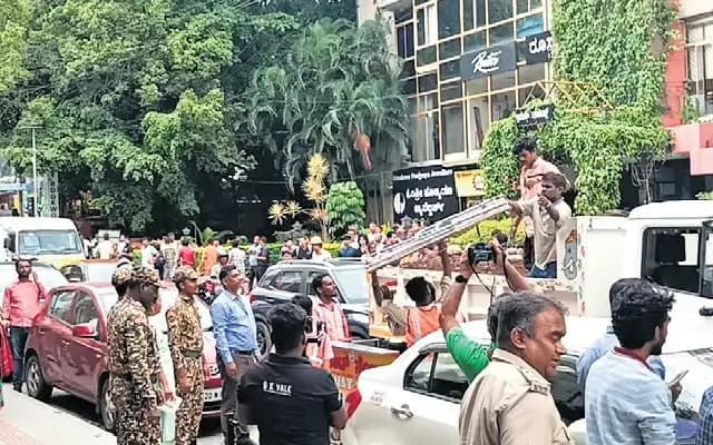 Bengaluru Police Clears Pedestrian Encroachments in City-Wide Operation