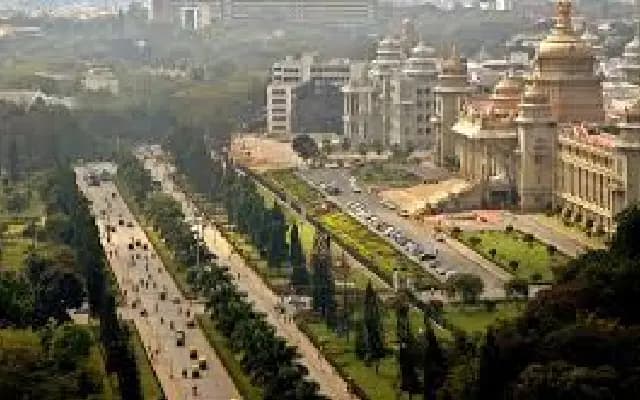 Bengaluru’s Urban Evolution Captured in Stunning “Then and Now” Photo