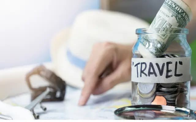 Smart ways to save on holiday travel without breaking the bank