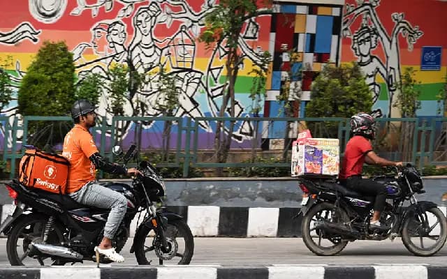 Bengaluru Rises to Year-End Rush: Restaurants, Drivers, and Delivery Agents Step Up