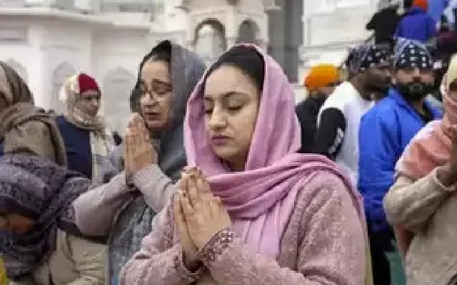 Indians usher in 2025 with prayers and devotion