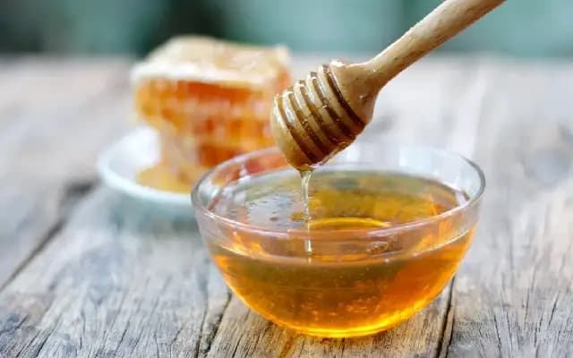 French Beekeepers Face Catastrophic Year as Honey Production Falls by 80%