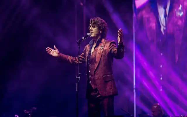 Sonu Nigam Gets Emotional at Bengaluru Concert, Moves Audience to Tears