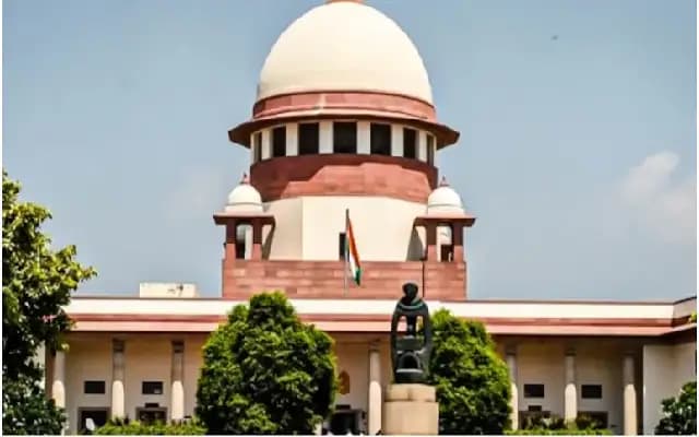 Supreme Court Orders Inquiry and Non-Bailable Warrant for Contempt Case Fugitive