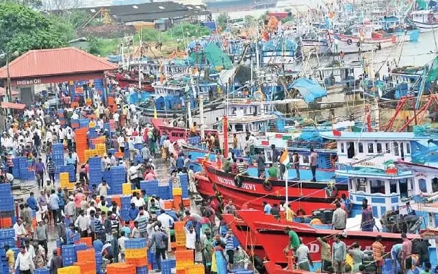 Malpe Businesses Shut in Solidarity with Fishermen’s Protest