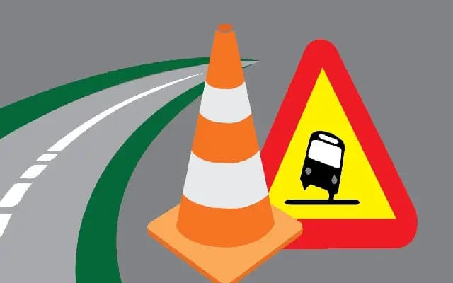 Udupi: Auto-Rickshaw Overturns in Overtaking Mishap, Driver Unhurt