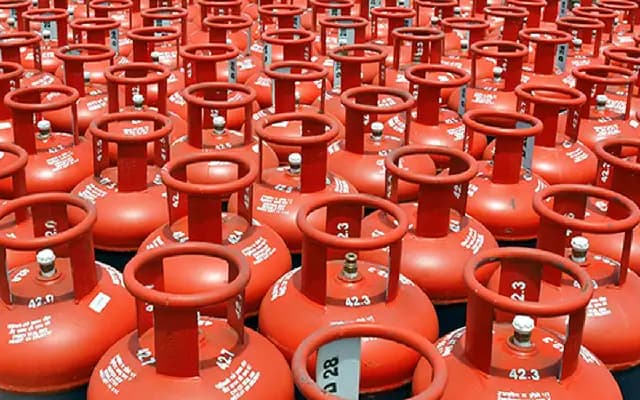 LPG Cylinder Price Rises by ₹50; Ujjwala Users to Pay ₹553 from April 8