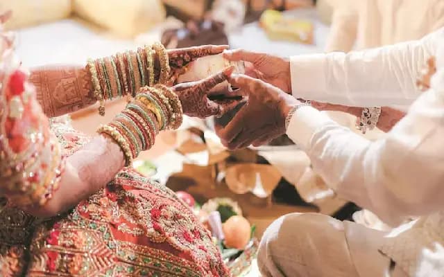 Bengaluru Weddings Hit the Right Note with Walking Violinists