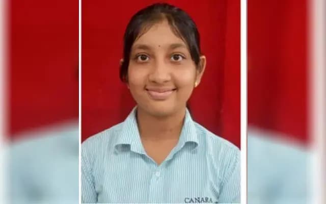 Commerce Star Deepashree Shines with Outstanding 599/600 Score