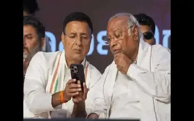 Bengaluru: Kharge Welcomes Caste Census, Warns Against “Political Gimmick”