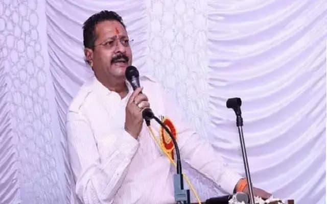 Lingayat Power Struggle Heats Up in Vijayapura Over Resignation Dare