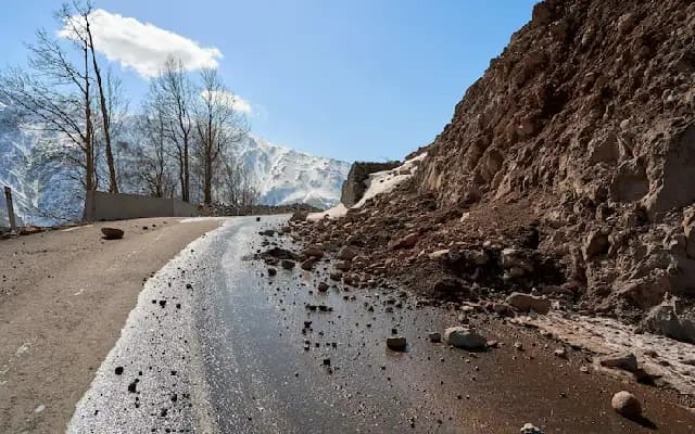 Heavy Rain Triggers Landslip, Blocks Bengaluru–Mangaluru Highway at Shiradi Ghat
