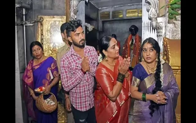Aashada Rush: Thousands Flock to Chamundi Hills Despite Rain, Seek Divine Blessings