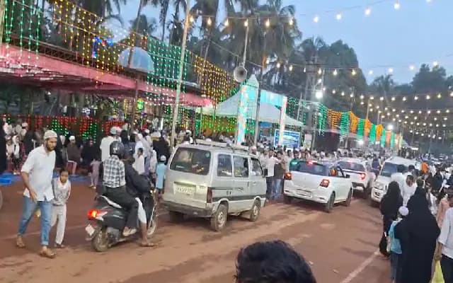 Crowd Surge at Urs Event in Kaniyur Triggers Breathing Issues; Several Hospitalised