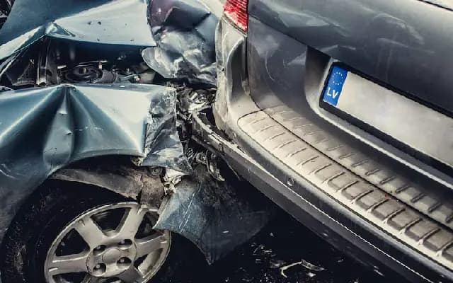 Tragic Night Crash Claims Lives of Two Young Men in Mangaluru