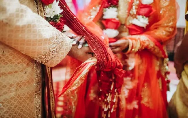 Woman Escapes Toxic Marriage Proposal Thanks to Online Sleuthing
