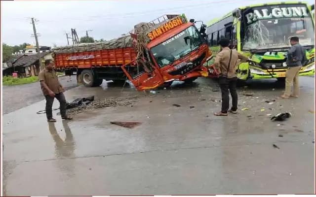 Uppinangady: Bus-Lorry Collision Leaves Vehicles Damaged, Passengers Safe