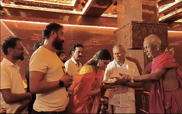 Deepika Das Visits Kapu Mariyamma Temple, Vows to Write on Navadurga