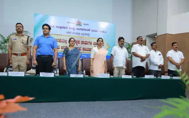 Minister Hebbalkar Stresses Fishermen’s Safety, Distributes Aid in Udupi