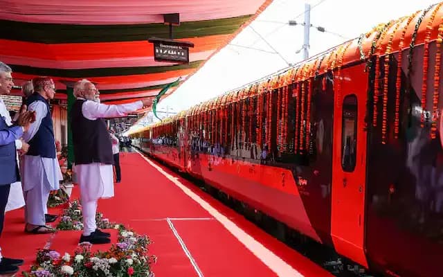 PM Modi Opens Bengaluru Metro Yellow Line, Flags Off Vande Bharat Trains