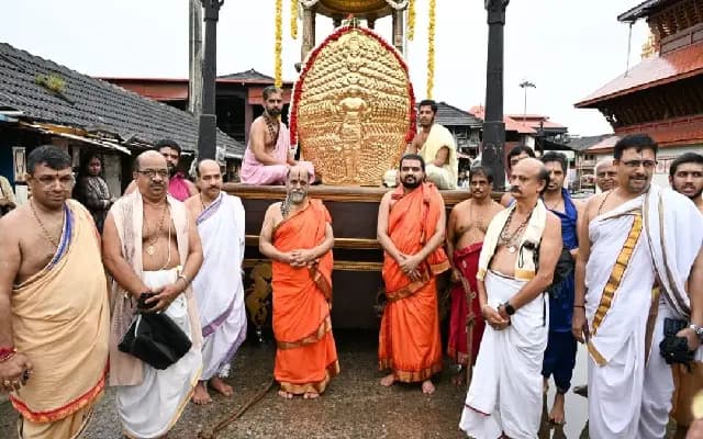 Udupi: Puttige Math offers golden prabhavali to Sri Krishna on birth star celebration