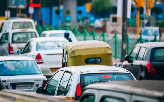Sudden Patchwork on Kulur Bridge Approach Triggers Major Traffic Snarl