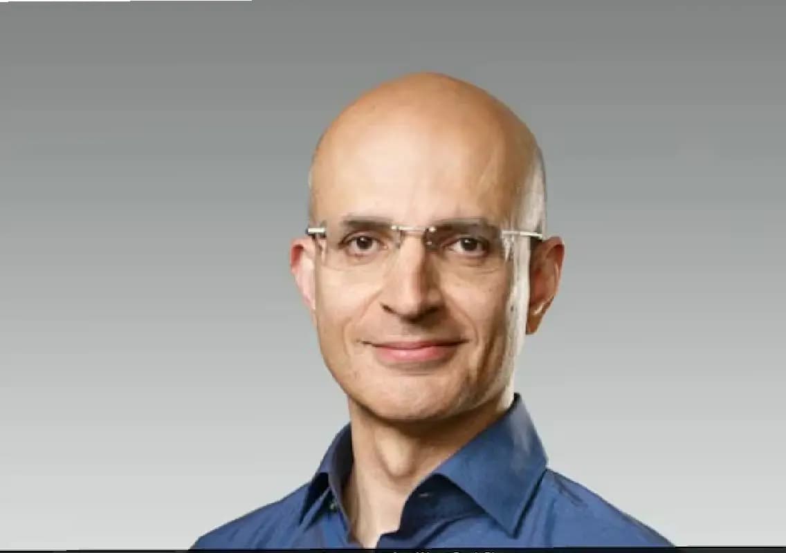 Indian-origin Sabih Khan appointed Apple’s chief operating officer