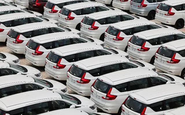 India’s E20 fuel rollout safe but may cut mileage by 2-4%, says auto lobby SIAM