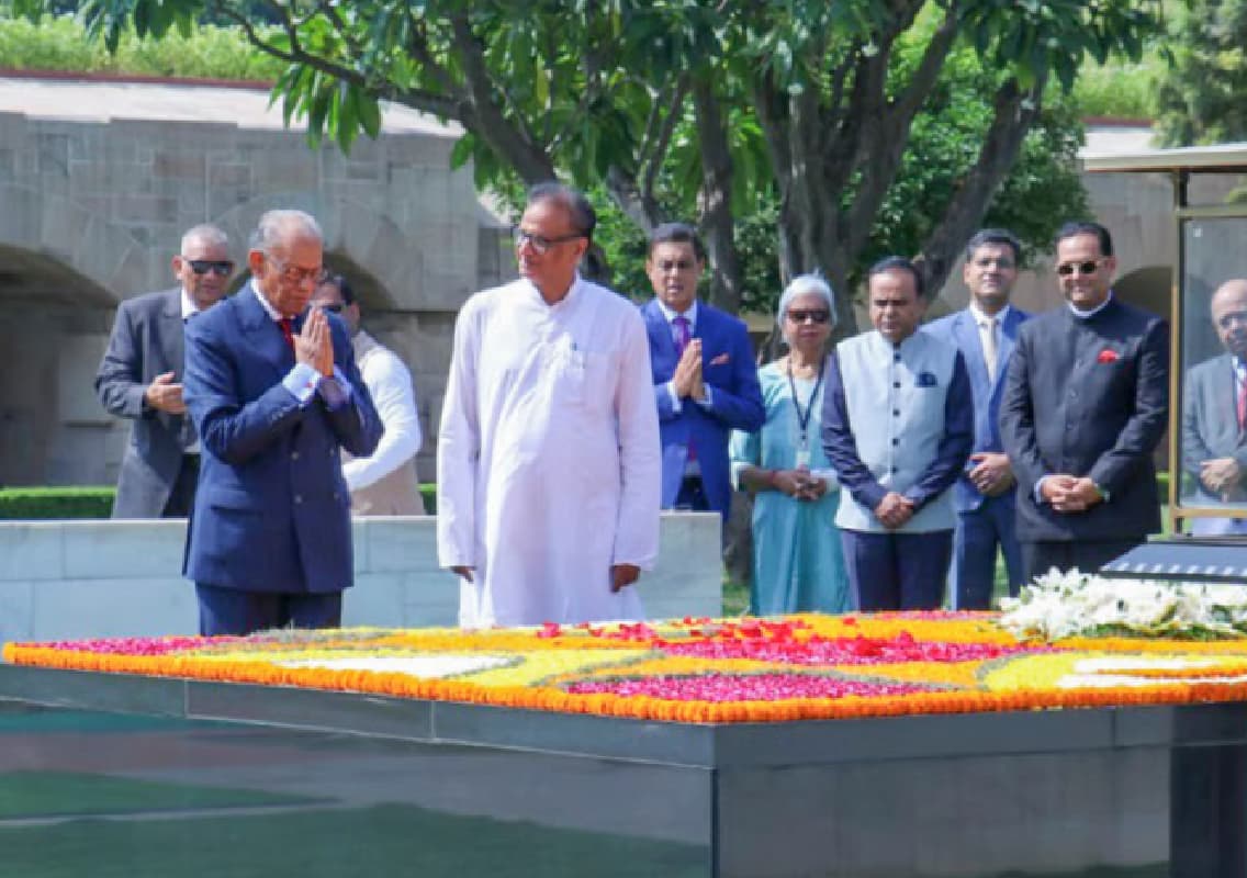 Mauritius PM pays homage to Mahatma Gandhi at Rajghat