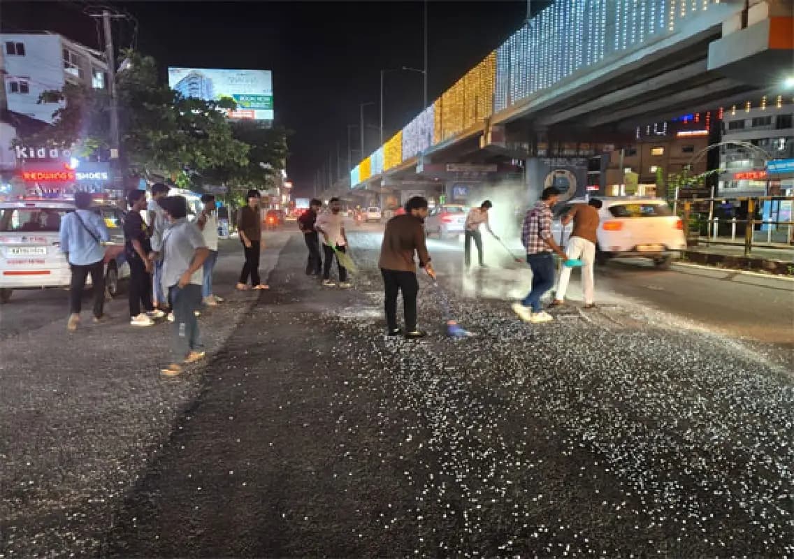 Mangaluru police and youths clear gravel from NH 66, avert accidents