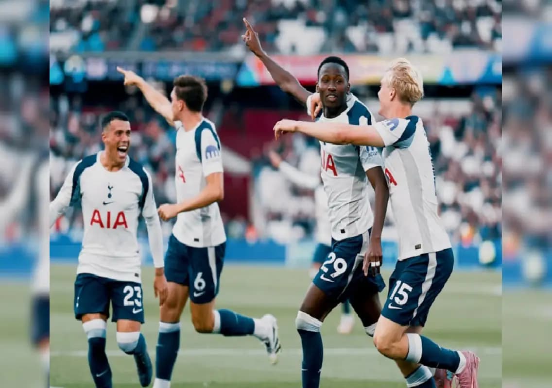 Tottenham thrash 10-man West Ham 3-0 to pile pressure on Graham Potter