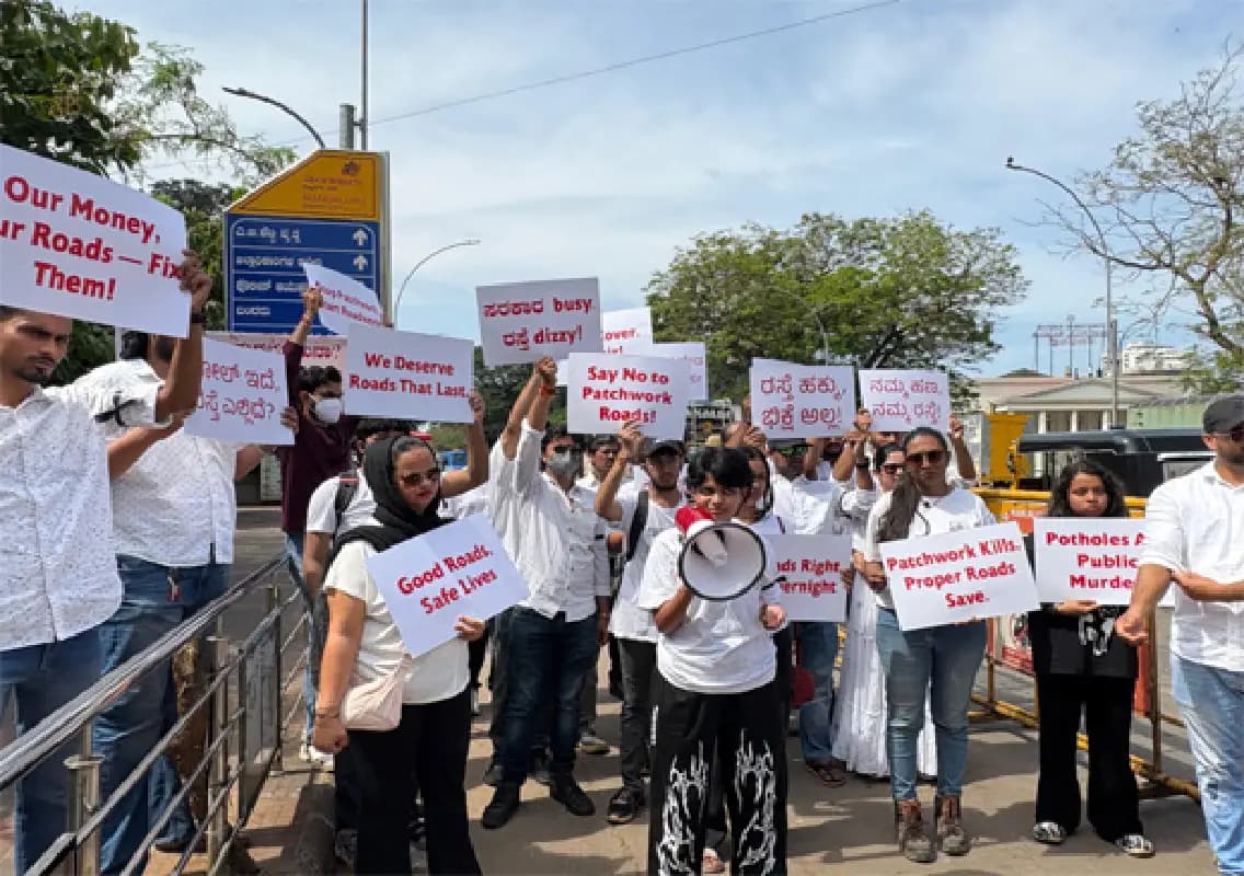 Citizens protest against pothole-ridden roads in Mangaluru