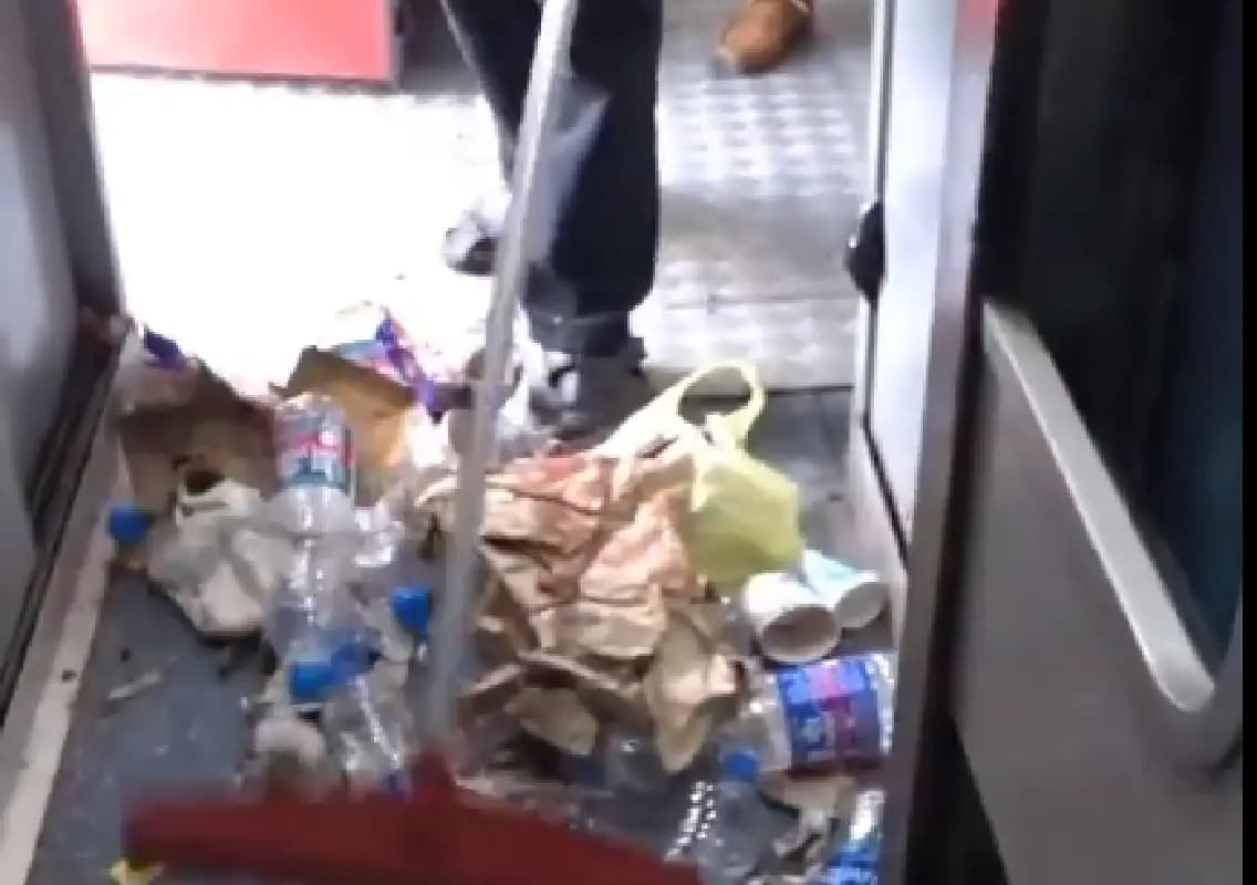 UK traveller’s video of Indian Railways staff dumping garbage on tracks sparks outrage:WATCH