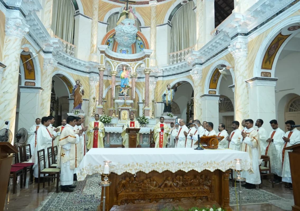Thousands of Faithful Join Mangaluru Eucharistic Procession; Bishop Declares 2026 as ‘Year of Children’
