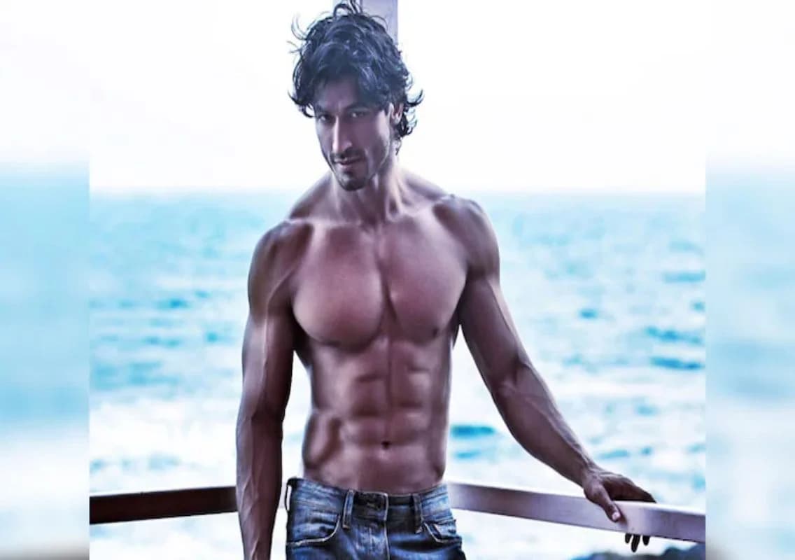 Vidyut Jammwal shares simple fitness tip for officegoers