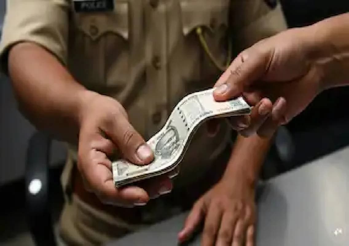 Karnataka cop caught in Lokayukta trap in Bagalkote