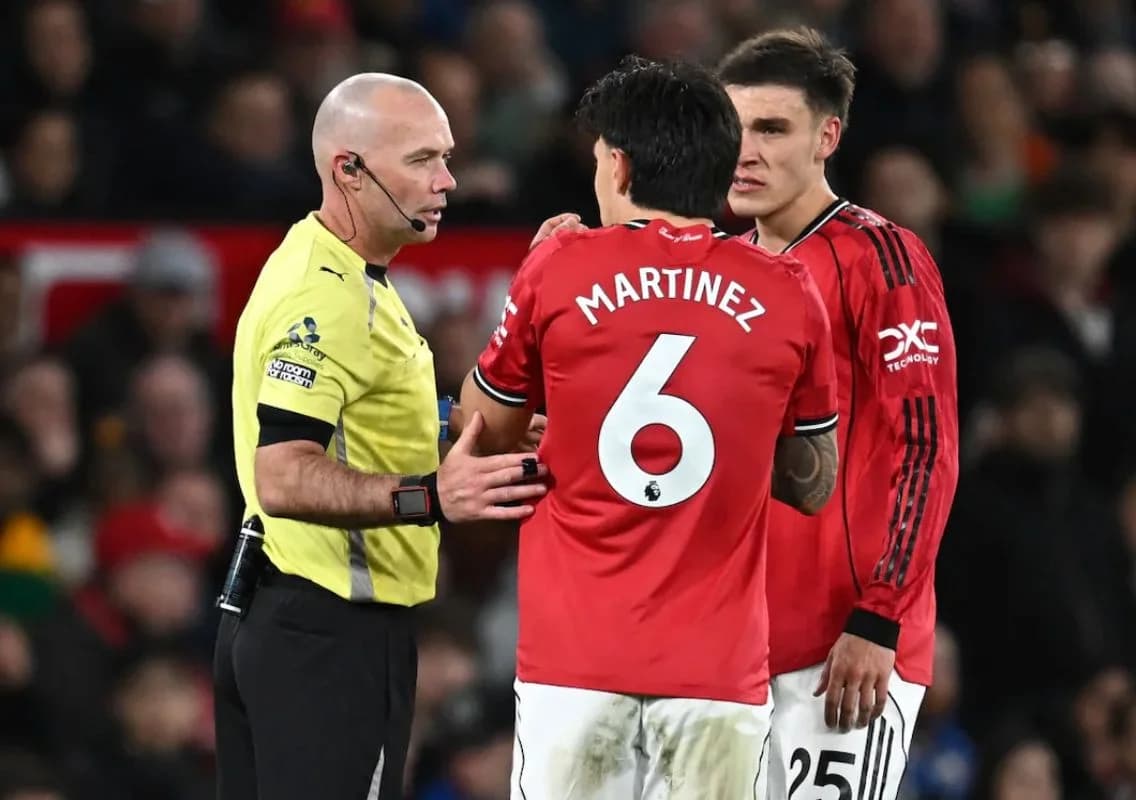 Carrick slams Martinez red card decision