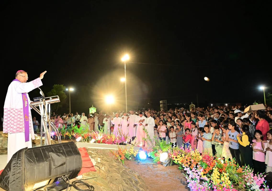 Pezar Holy Hill draws thousands for 242nd Way of the Cross