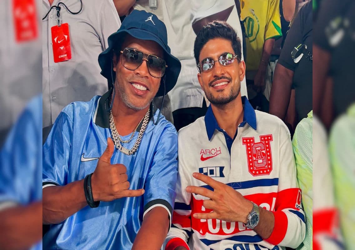 Shubman Gill meets Ronaldinho at FIFA World Cup