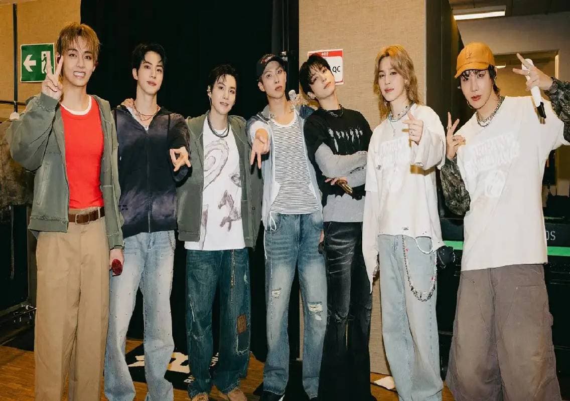 BTS react to alien-costumed ARMY in Brussels