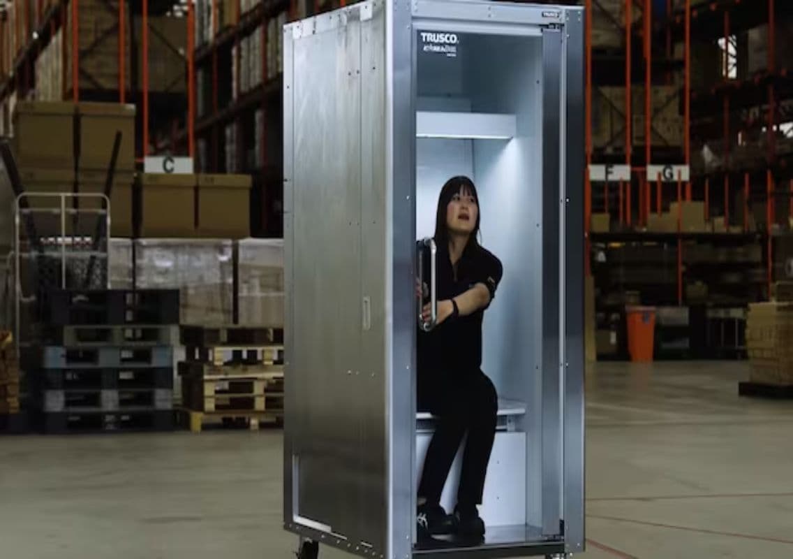 Japan unveils human refrigerator cooling booth