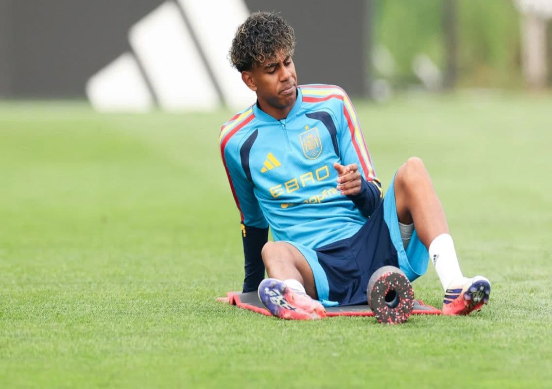 Spain World Cup final training hit by smoke