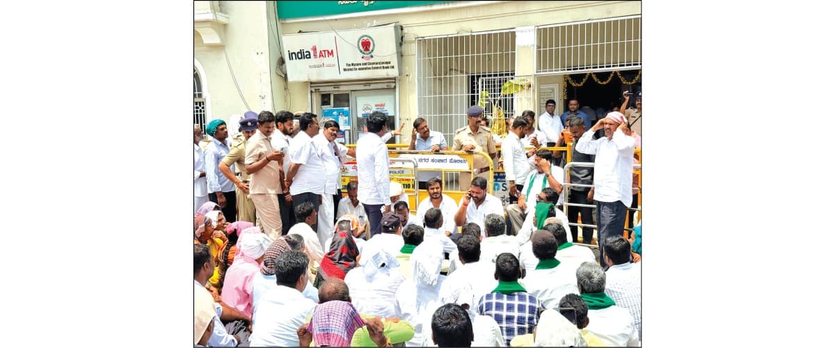 Mysuru farmers protest MCDCC Bank over fresh loans