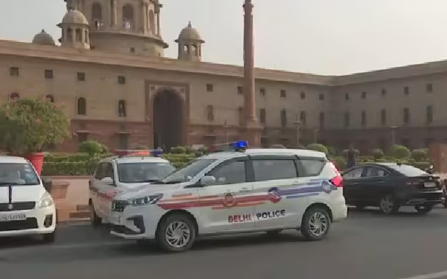 Delhi Police Respond to Bomb Threat; Hoax Emails Spread - News Karnataka