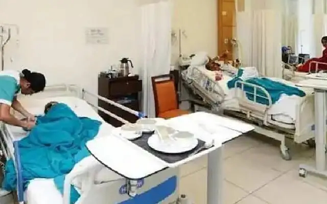 Chikkoddi: Food Poisoning Outbreak at Fair Sends 44 to Hospitals - News Karnataka